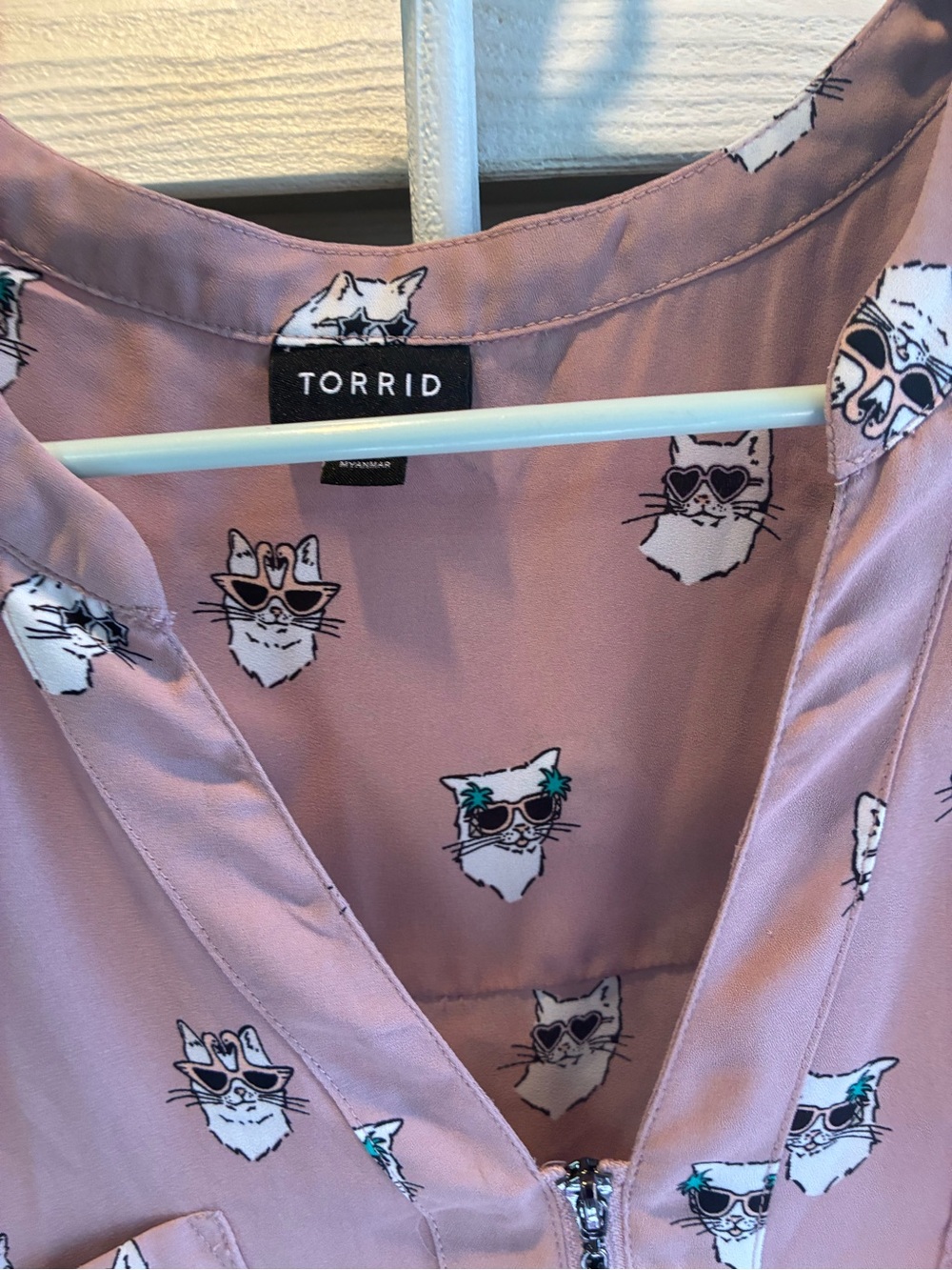 torrid Rose Mauve Floral-Print V-Neck Blouse - Picture 6 of 13